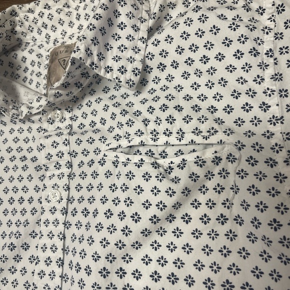 Guess button down shirt. B1 - Picture 9 of 10